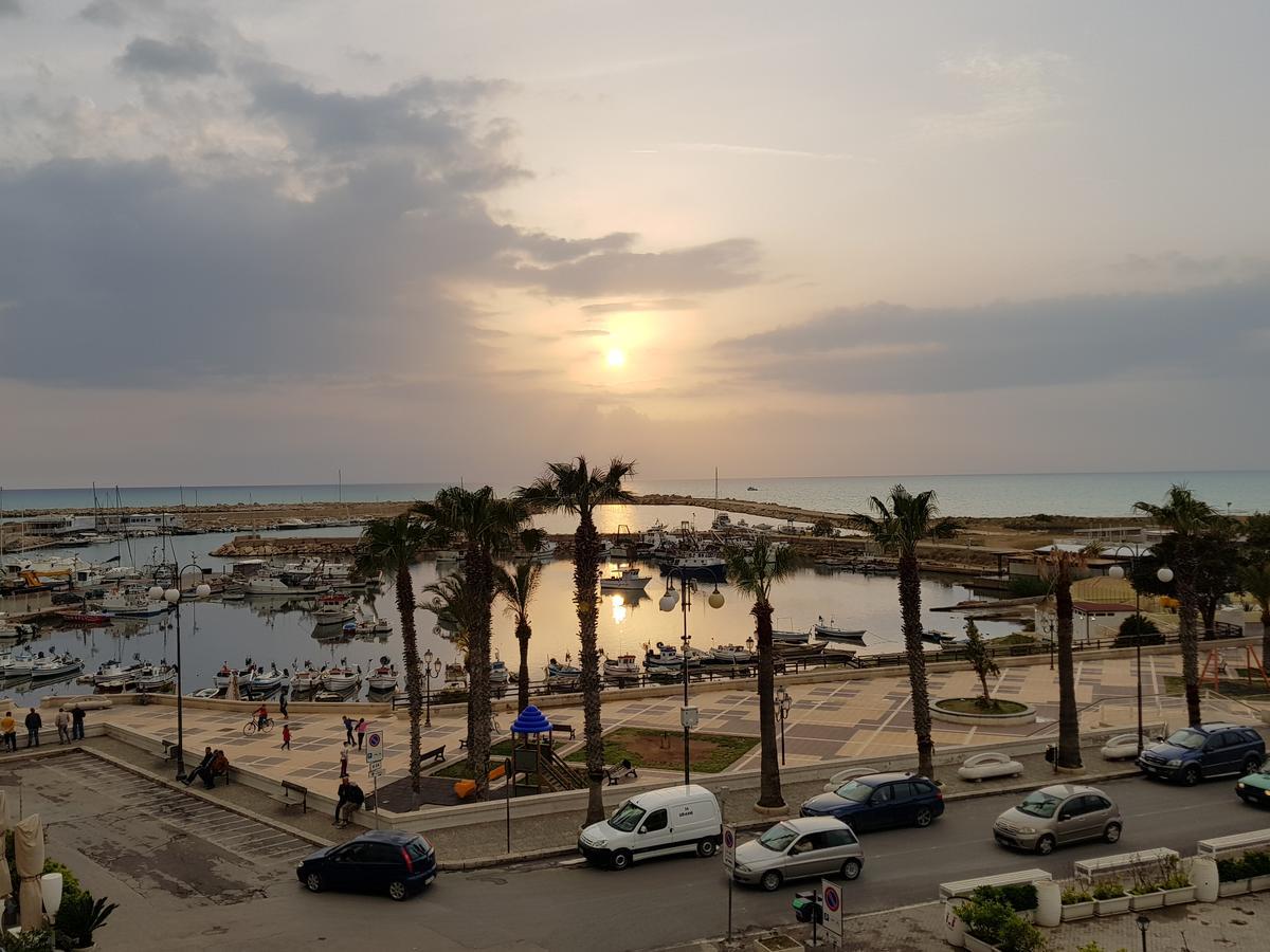 Terrazza Sul Porto Apartment Scoglitti Ngoại thất bức ảnh